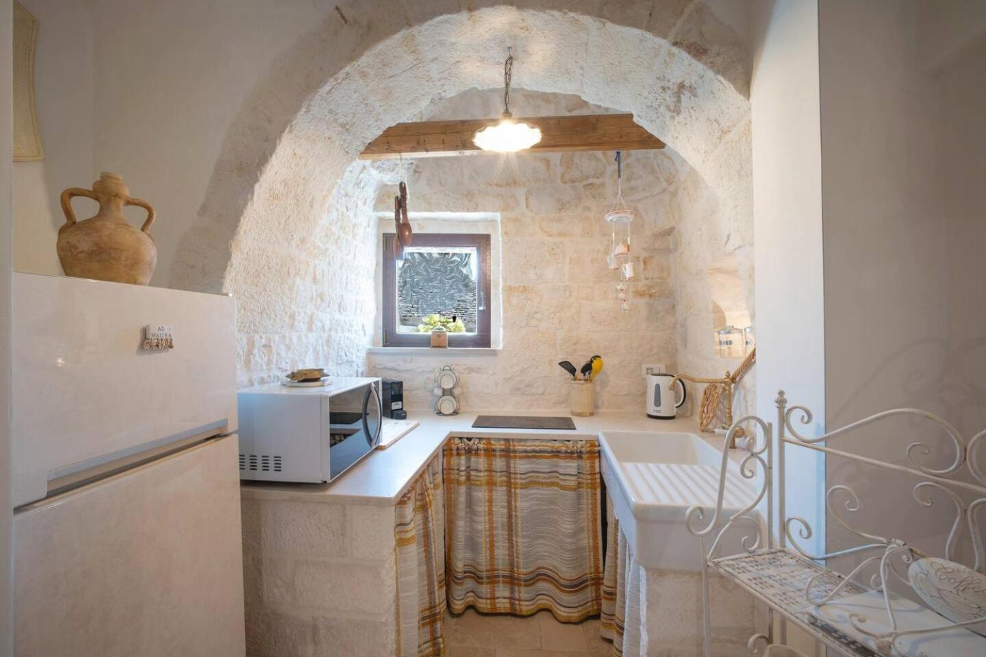 Valle D'Itria Trulli E Alcova Mikael 奇斯泰尼诺 外观 照片